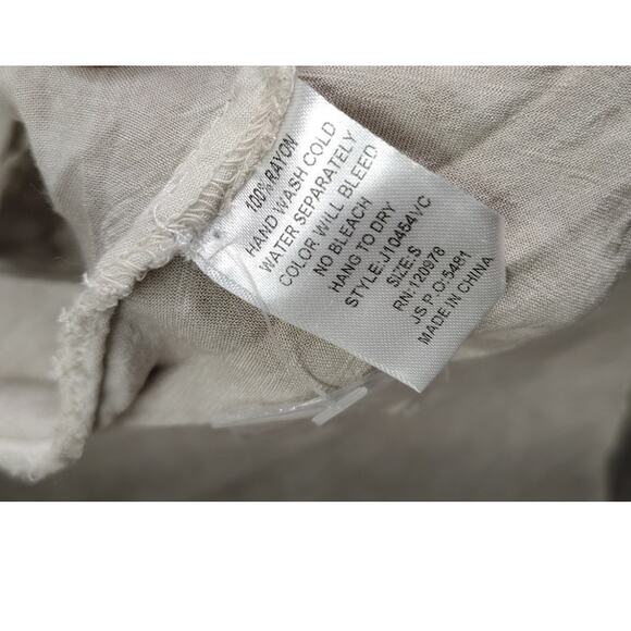 Vici Womens Top High Low Grey Ruffled Deep V-Neck Designer Size Small Layered - Picture 6 of 7